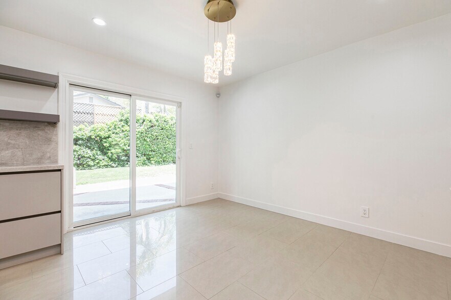 Building Photo - 3125 Emerald Isle Dr