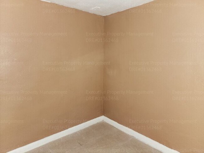 Building Photo - Charming 2 bedroom, 1 bathroom house near ...