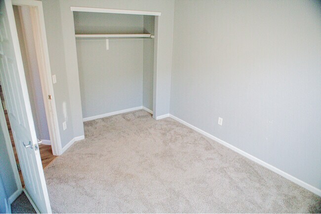 Building Photo - 338 Alder Ave