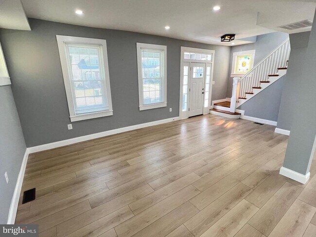 Building Photo - 3119 Harview Ave