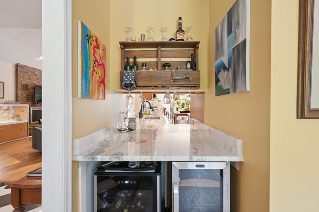 Building Photo - Everything included in rent price!! All ut...