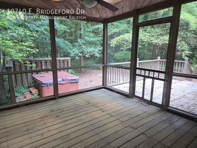 Building Photo - 10740 E Bridgford Dr