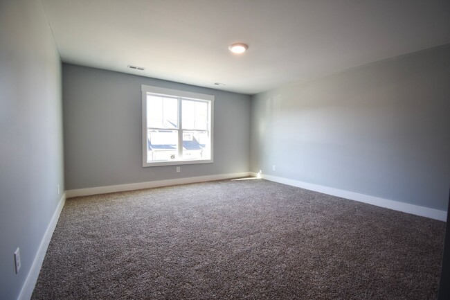 Building Photo - 4 Bedroom 3.5 Bathroom- New Build!