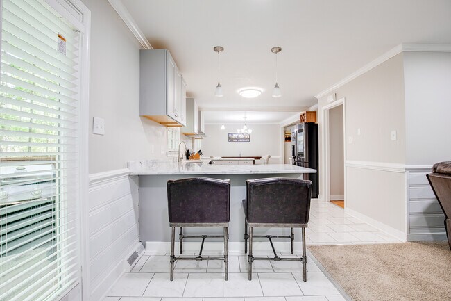 Building Photo - 3010 Fox Chase Dr