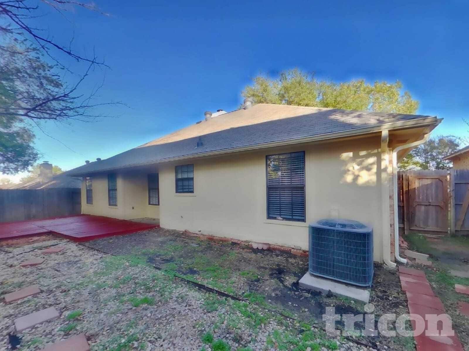 Building Photo - 1027 Brittany Dr