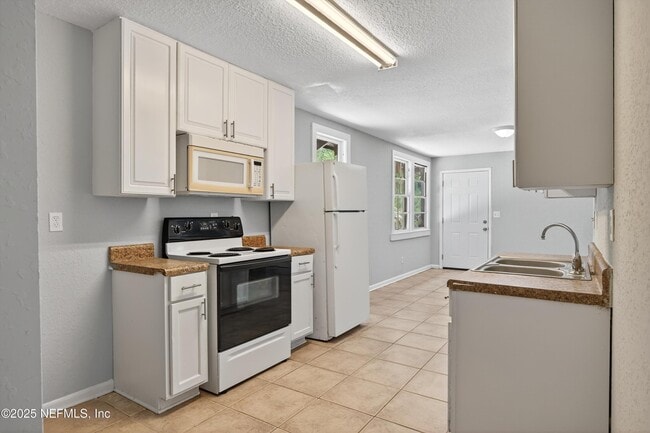 Building Photo - 1011 Glencarin St