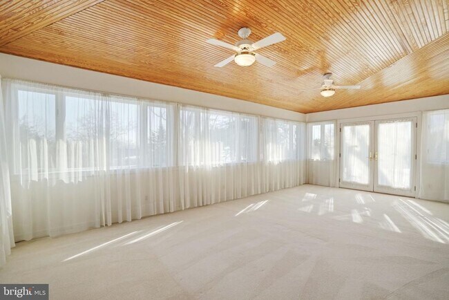 Building Photo - 513 Cathedral Dr