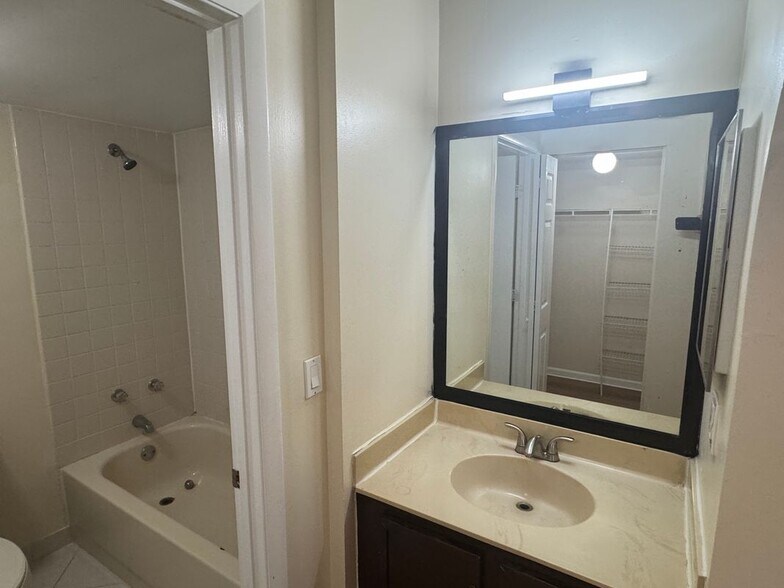 Building Photo - 5661 Riverside Dr