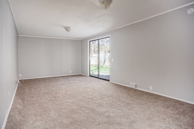 Building Photo - Freshly Updated 2-Bed Home in Independence!