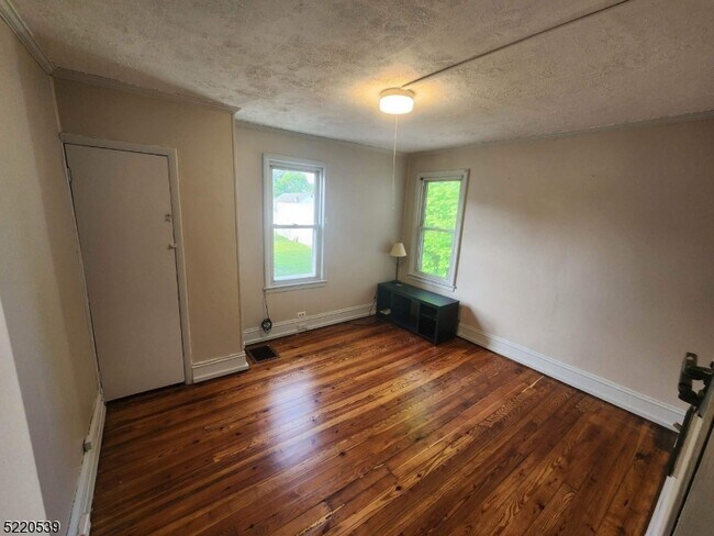 Building Photo - 1039 East Blvd