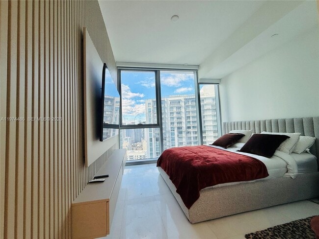 Building Photo - 300 Biscayne Blvd Way