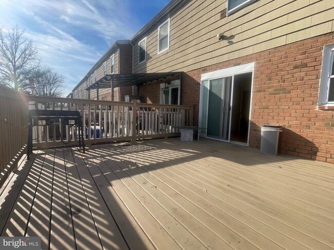 Building Photo - 7814 Saturn Pl