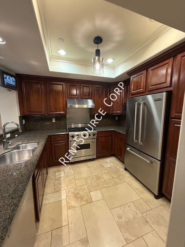 Building Photo - 12044 Hoffman St