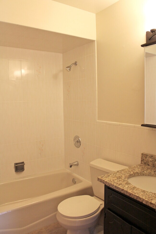 Building Photo - 7870 W Cahill Terrace