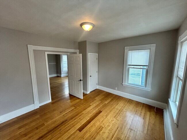 Building Photo - 35 Newcomb Pl