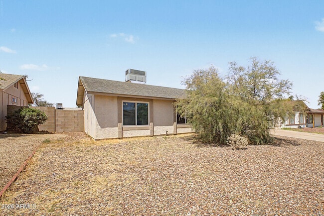 Building Photo - 932 W Libra Dr