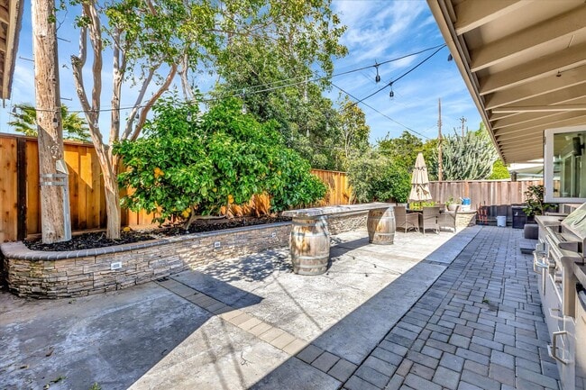 Building Photo - Gorgeous Vibrant Home In Santa Clara