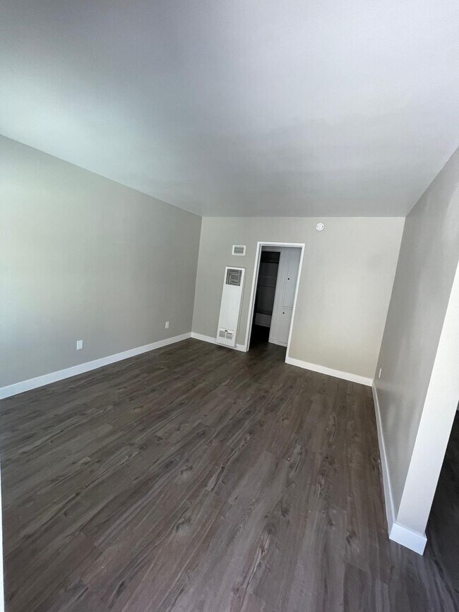 Building Photo - 1616 Cherry Ln