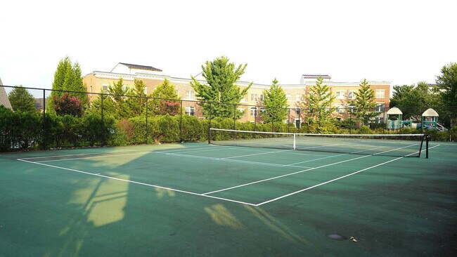 Building Photo - 265 Community Center Ave