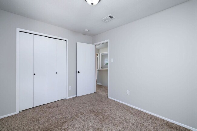 Building Photo - 1 Ground Brier Ct