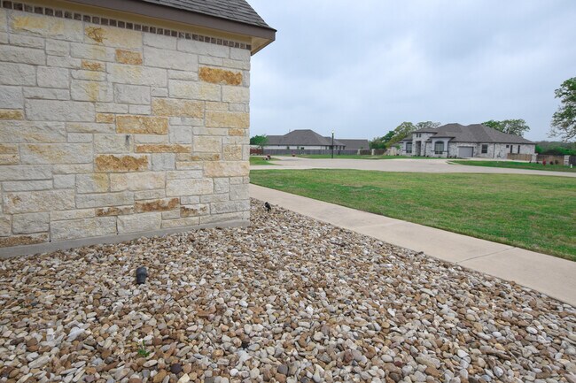 Building Photo - 127 Lightfoot Trail