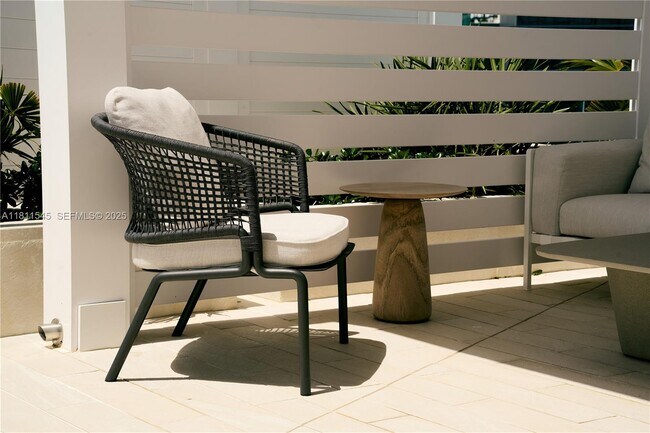 Building Photo - 300 Biscayne Blvd Way