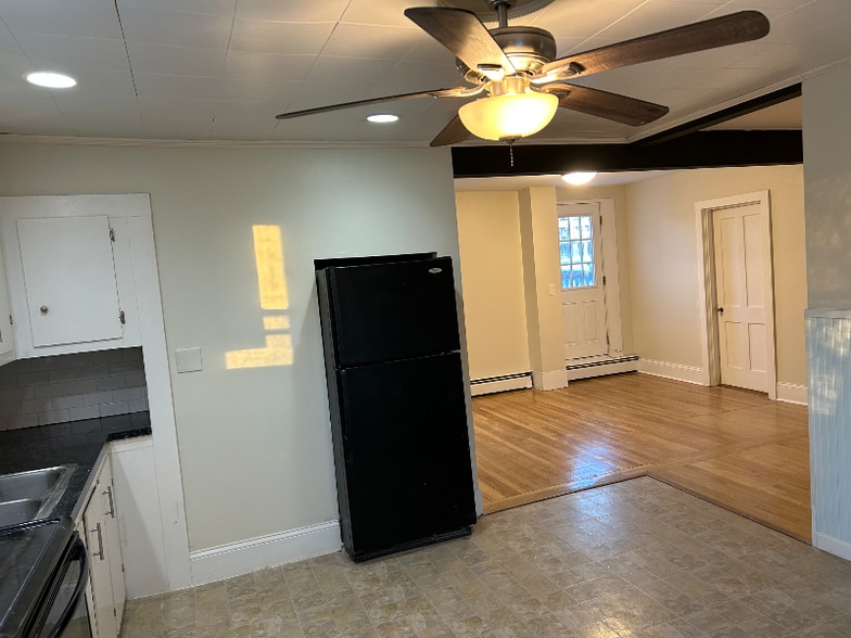 Building Photo - 28 1/2 grove st300 Grv