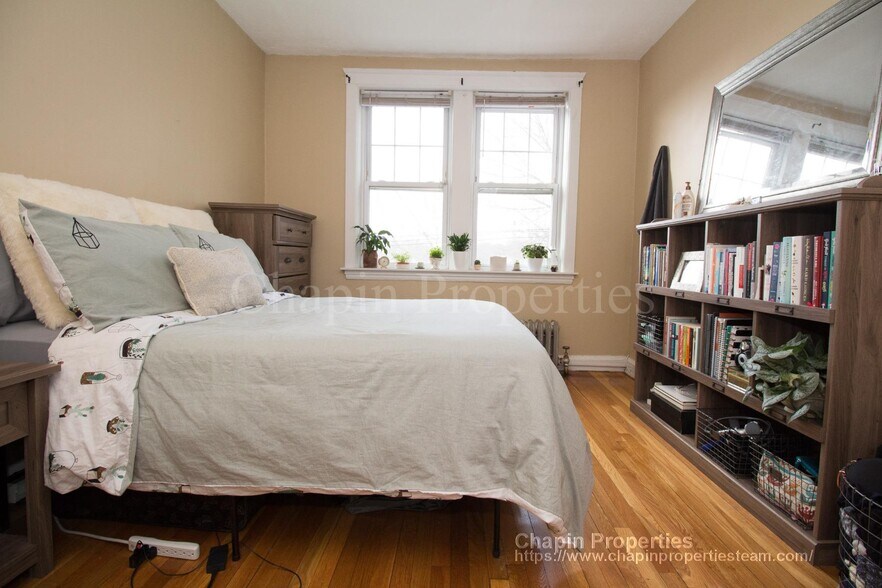 Building Photo - 187 Kent St