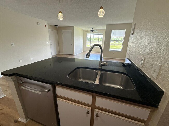 Building Photo - 2212 Grand Cayman Ct