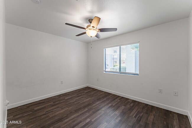 Building Photo - 3065 N 67th Ave