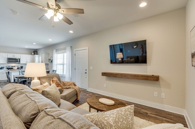 Building Photo - Beautifully Furnished Executive Home – Available 6/18/2026