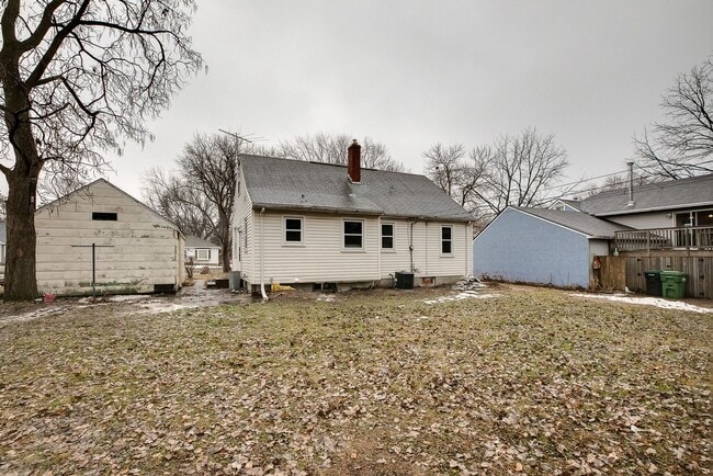 Building Photo - Stunningly Renovated 5-Bed Arden Hills Home.