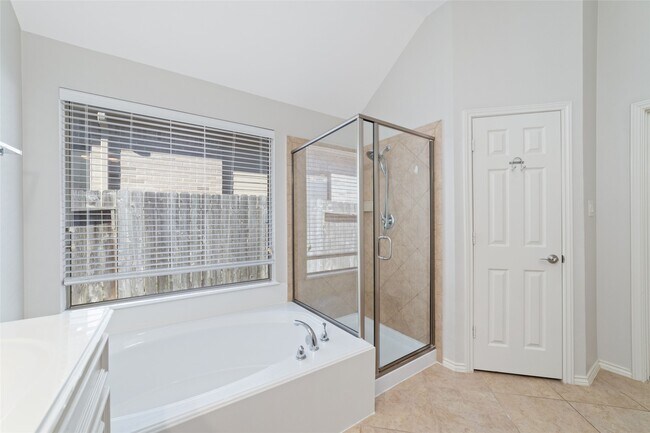 Building Photo - 26006 Palmdale Estate Dr