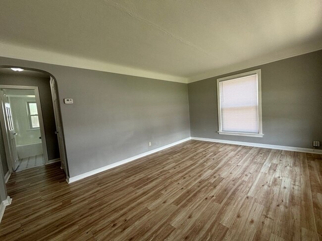 Building Photo - Spacious Single Family 3 Bedroom with Central Air - Will Not Last Long!