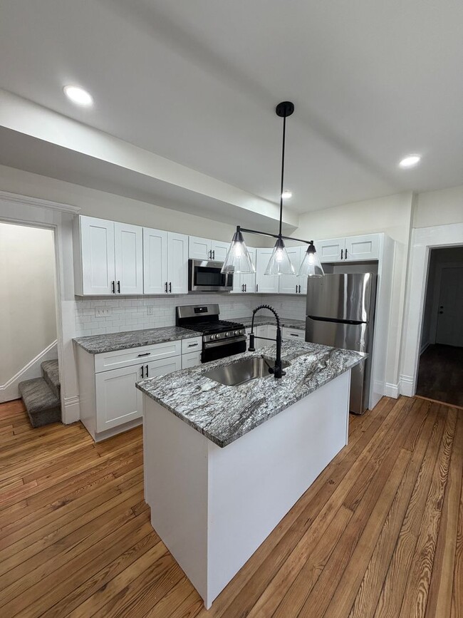 Building Photo - 415 Hanford St