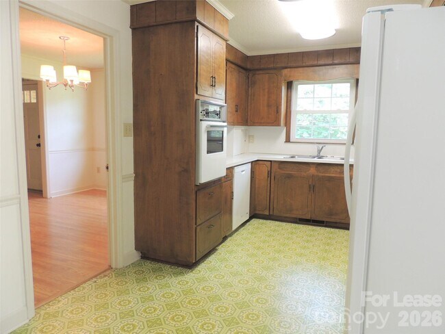Building Photo - 131 Holbrook St