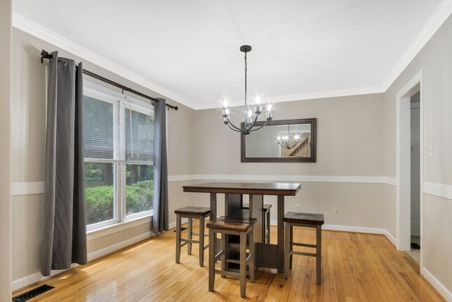 Building Photo - Beautifully Refreshed 4 Bedroom 3 Bath Col...