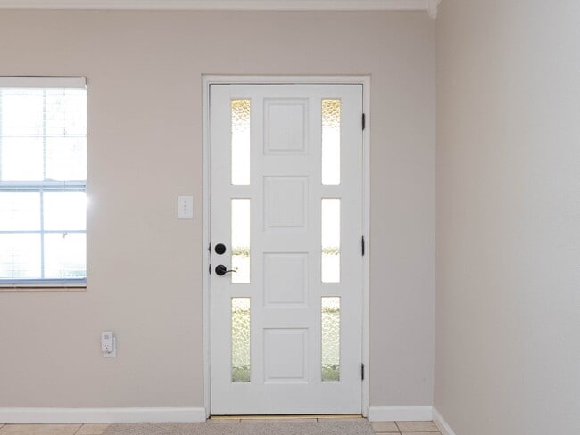 Building Photo - RENT THIS HOME WITH ZERO DEPOSIT MOVE IN: Beautiful Completely Updated 3 Bed / 2 Bath Home in Sou...