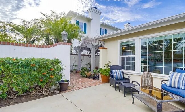 Building Photo - 3 Bed 3 Bath Spacious Coronado Home Available for Long Term Rent Unfurnished!