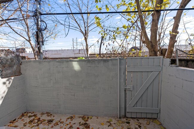 Building Photo - Luxurious 3-Bedroom Townhome in Point Breeze! Available NOW!