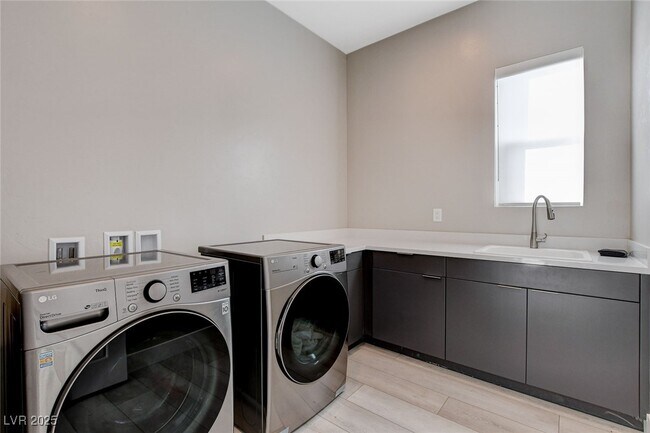 Building Photo - 5289 Feathertop Dr