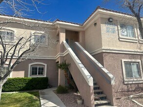 Building Photo - Great 2 bedroom 2 bathroom condo in gated community in Summerlin!