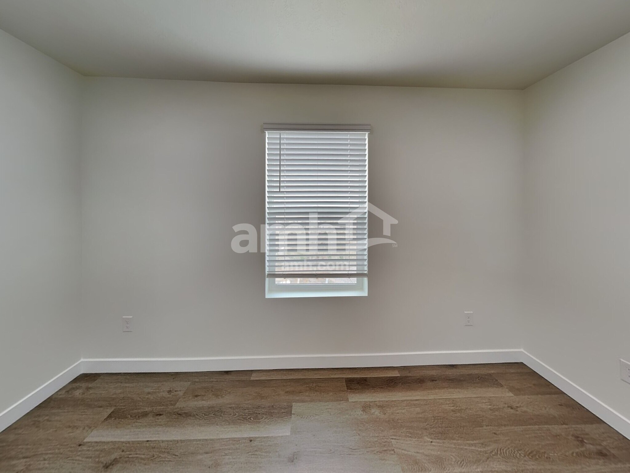 Building Photo - 1268 W Mahogany St