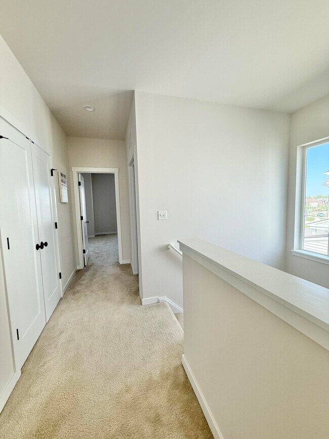 Building Photo - 6394 S Trailwoods Dr