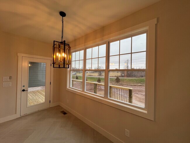 Building Photo - Clarksville Luxury home