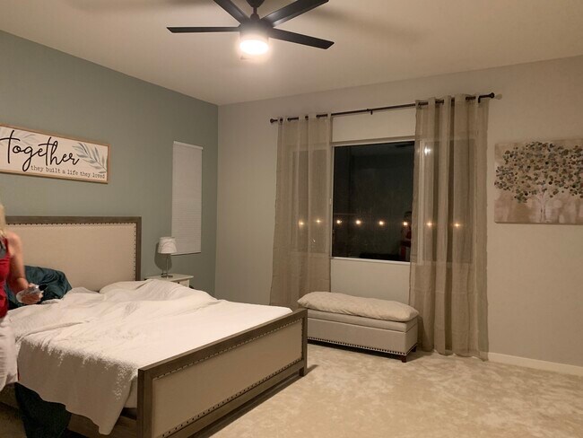 Master bedroom - 1131 E Monte Way