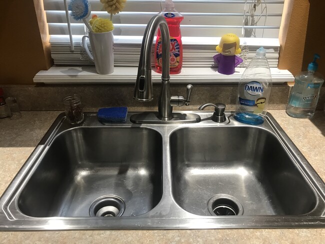 kitchen sink - 510 Eaton St