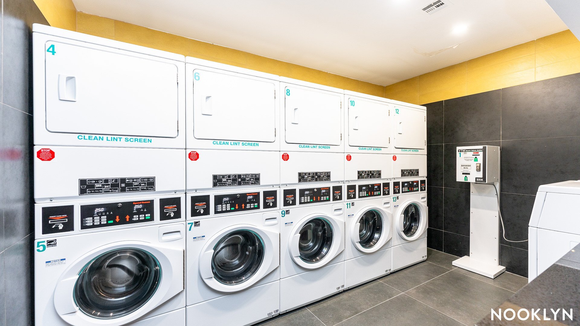 Building Photo - 654 Madison St