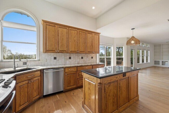 Building Photo - 17133 Majestic Ridge Rd