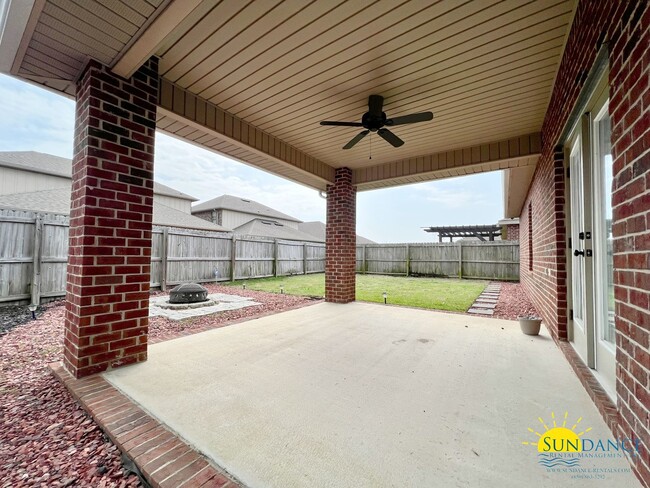 Building Photo - Stunning Gulf Breeze home in Waterford Sound!